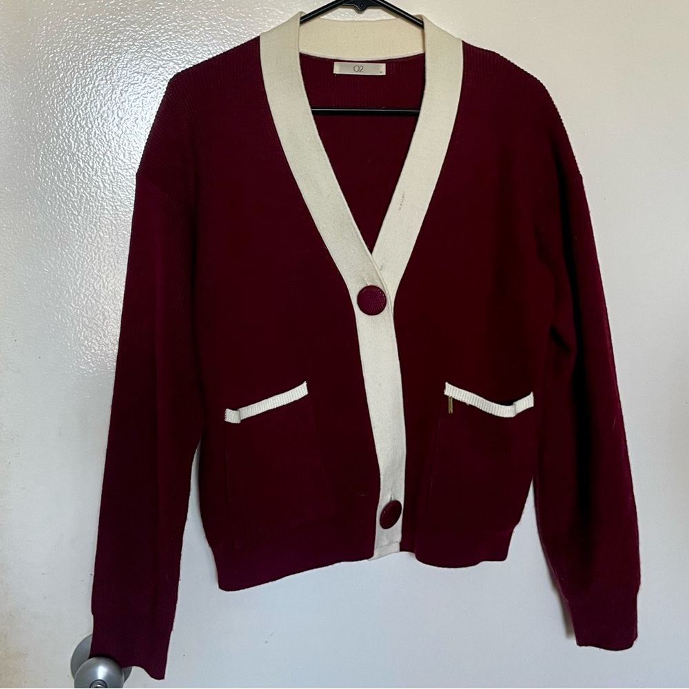 Brand: Q2
Size: Medium
Color: Dark Burgundy